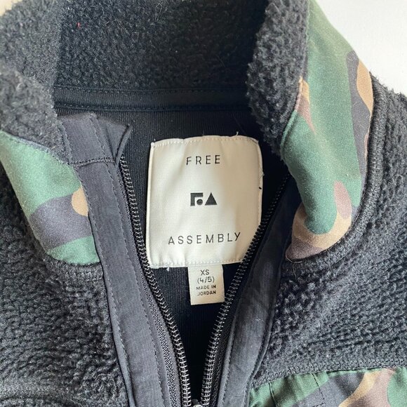 3/$15 Bundle | Boys Camo Vest - Picture 7 of 7